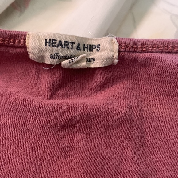 Long sleeve adjustable waist. - Picture 5 of 5